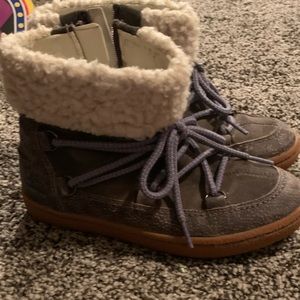 Clark’s barely worn boots